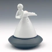 Eierbecher mit Figur als Streuer