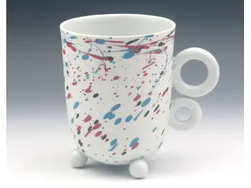 Kaffeebecher aus farbigem Porzellan