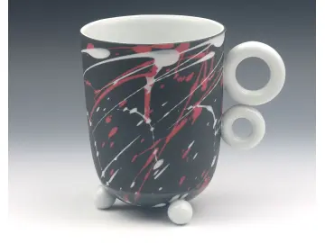 Kaffeebecher aus farbigem Porzellan