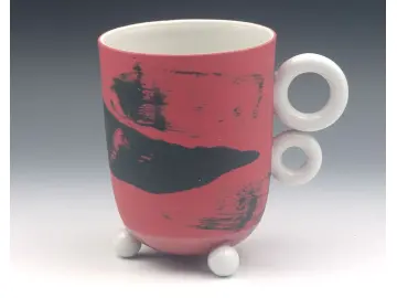 Kaffeebecher aus farbigem Porzellan