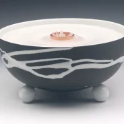 Schmelzlicht aus edlem Porzellan für drinnen und draußen