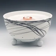 Schmelzlicht aus edlem Porzellan für drinnen und draußen