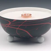 Schmelzlicht aus edlem Porzellan für drinnen und draußen