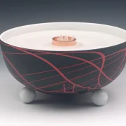 Schmelzlicht aus edlem Porzellan für drinnen und draußen