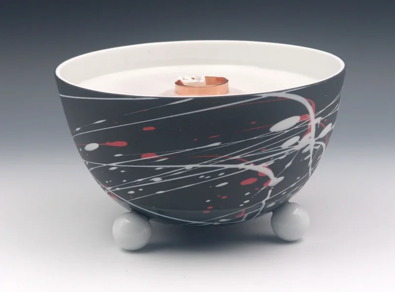 Schmelzlicht aus edlem Porzellan für drinnen und draußen