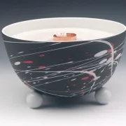 Schmelzlicht aus edlem Porzellan für drinnen und draußen