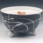 Schmelzlicht aus edlem Porzellan für drinnen und draußen