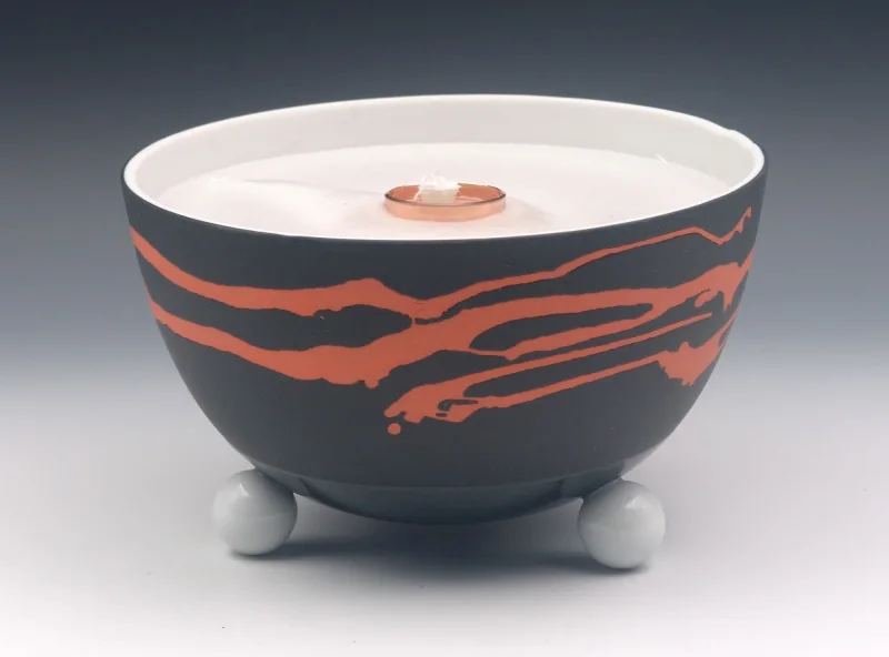 Schmelzlicht aus edlem Porzellan für drinnen und draußen