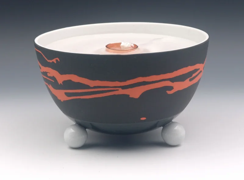 Schmelzlicht aus edlem Porzellan für drinnen und draußen