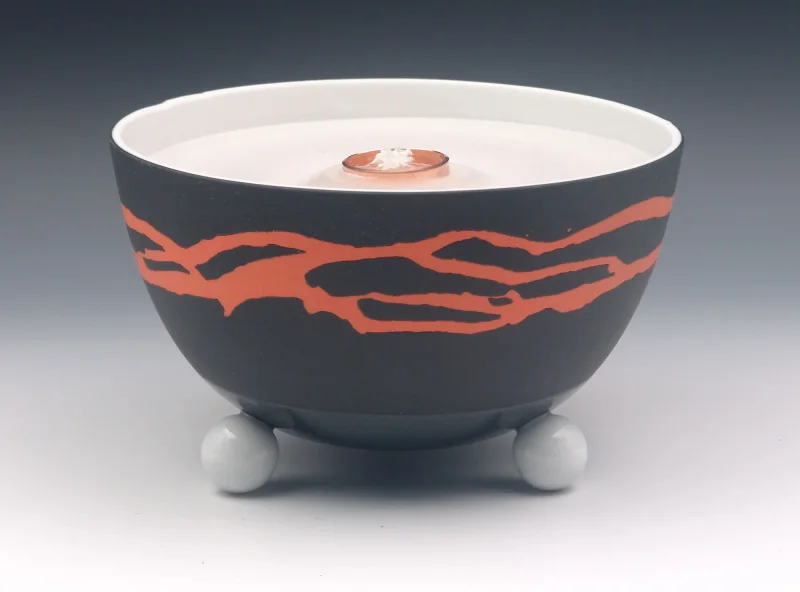 Schmelzlicht aus edlem Porzellan für drinnen und draußen