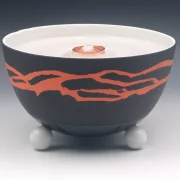 Schmelzlicht aus edlem Porzellan für drinnen und draußen