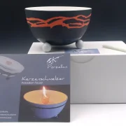 Schmelzlicht aus edlem Porzellan für drinnen und draußen