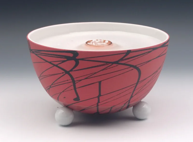 Schmelzlicht aus edlem Porzellan für drinnen und draußen