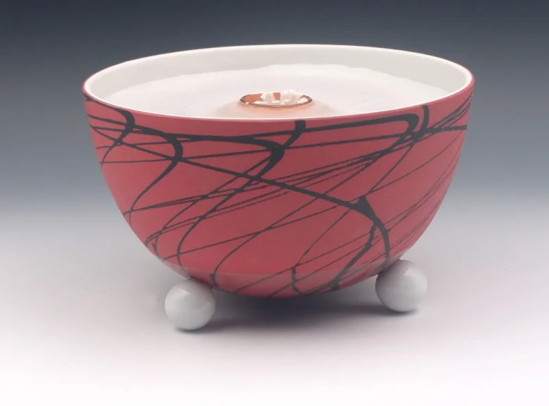 Schmelzlicht aus edlem Porzellan für drinnen und draußen