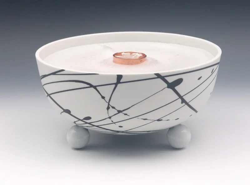 Schmelzlicht aus edlem Porzellan für drinnen und draußen