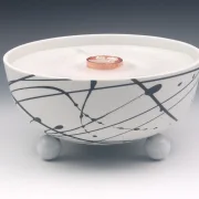 Schmelzlicht aus edlem Porzellan für drinnen und draußen