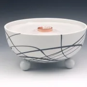 Schmelzlicht aus edlem Porzellan für drinnen und draußen