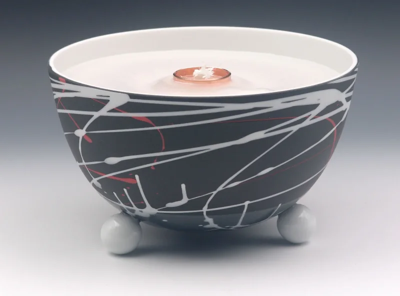 Schmelzlicht aus edlem Porzellan für drinnen und draußen