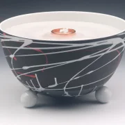 Schmelzlicht aus edlem Porzellan für drinnen und draußen