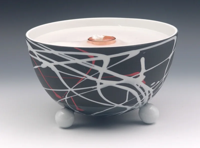 Schmelzlicht aus edlem Porzellan für drinnen und draußen