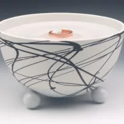 Schmelzlicht aus edlem Porzellan für drinnen und draußen