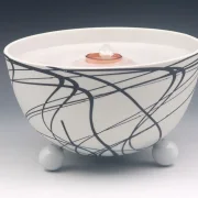 Schmelzlicht aus edlem Porzellan für drinnen und draußen