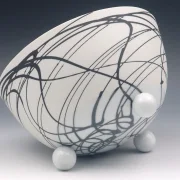 Schmelzlicht aus edlem Porzellan für drinnen und draußen