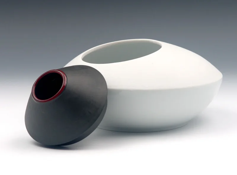 Schwarz-weiße Porzellandose