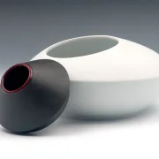 Schwarz-weiße Porzellandose