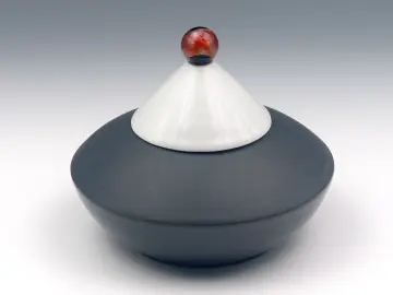 Schwarz,weiße Porzellandose