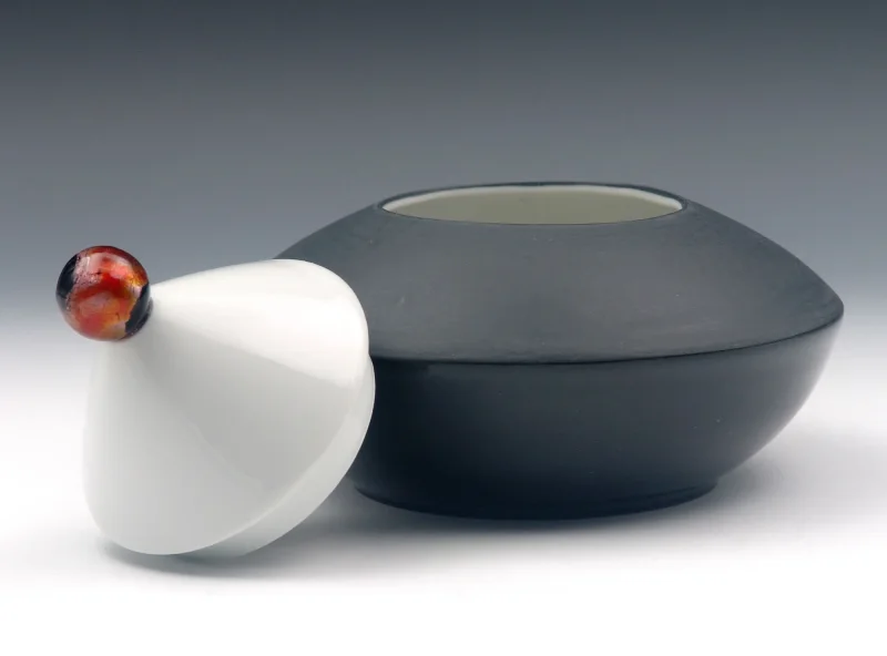 Schwarz,weiße Porzellandose