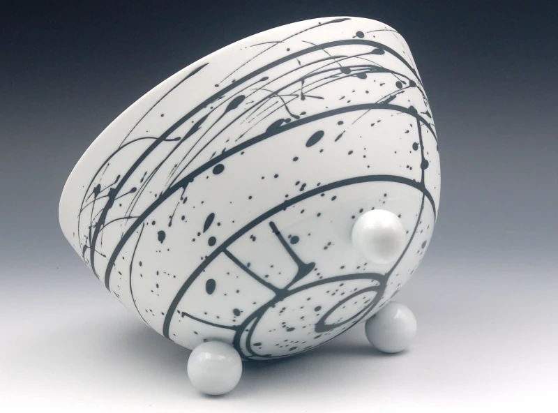 Schmelzlicht aus edlem Porzellan für drinnen und draußen